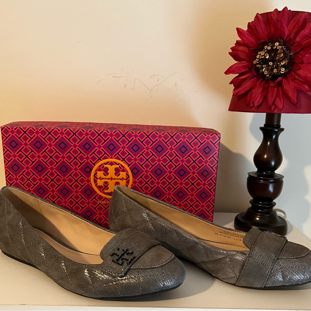 TORY BURCH Leila Quilted Metallic Flat, Size 8.5, Like New - Picture 9 of 9